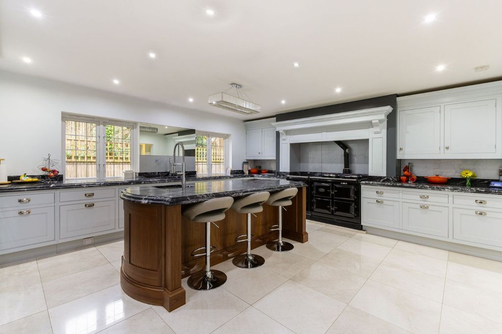 Property photo 2 of 25 Picture No. 20