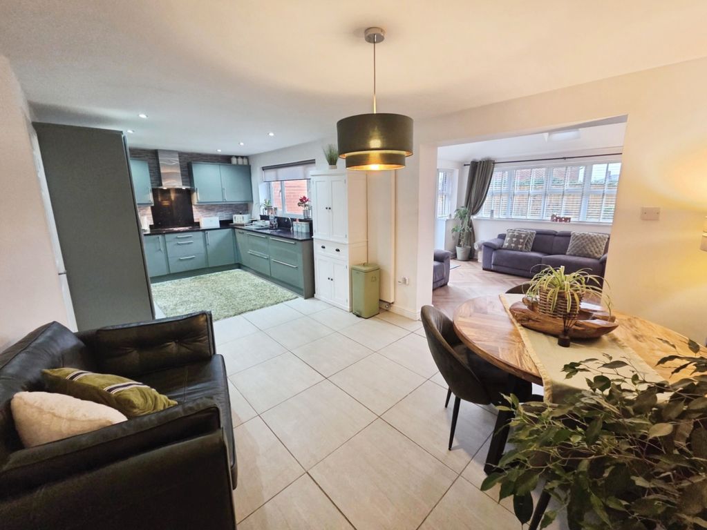 Property photo 3 of 25 Pbox-Img.Jpg