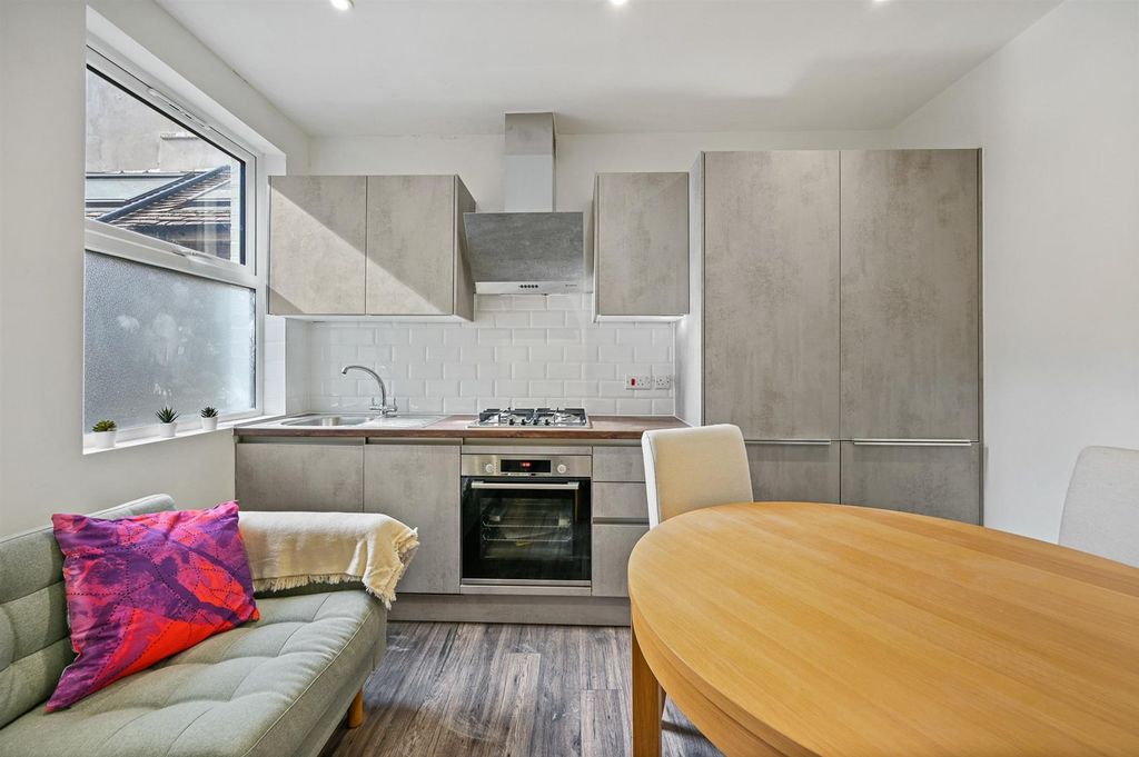 Property photo 3 of 8 Img_2462.Jpg