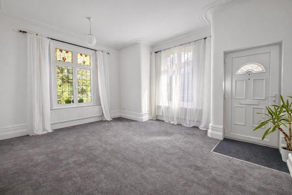 Property photo 3 of 30