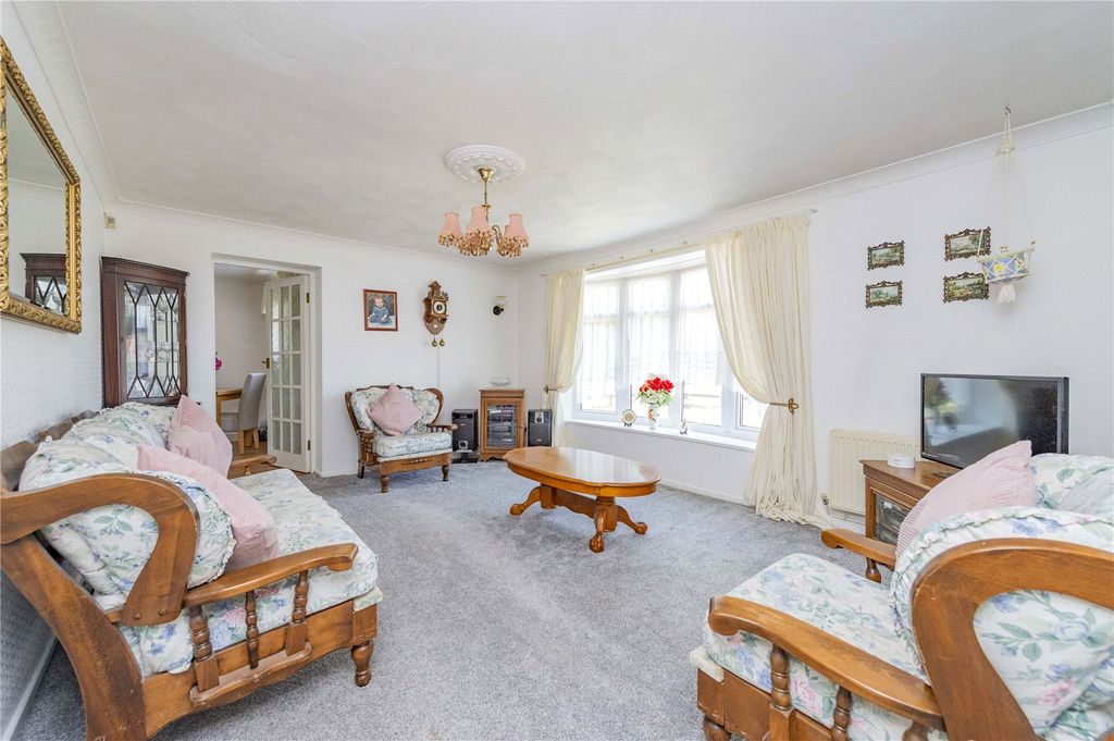 Property photo 2 of 33 Picture No. 76