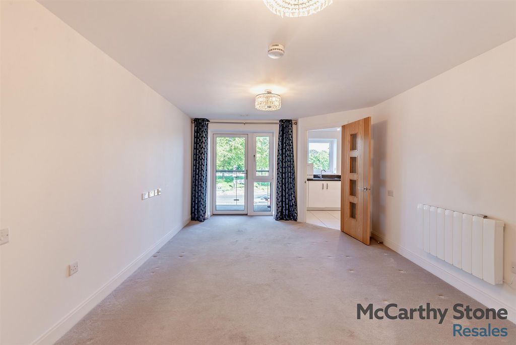 Property photo 3 of 20 8648523-Interior01-800.Jpg
