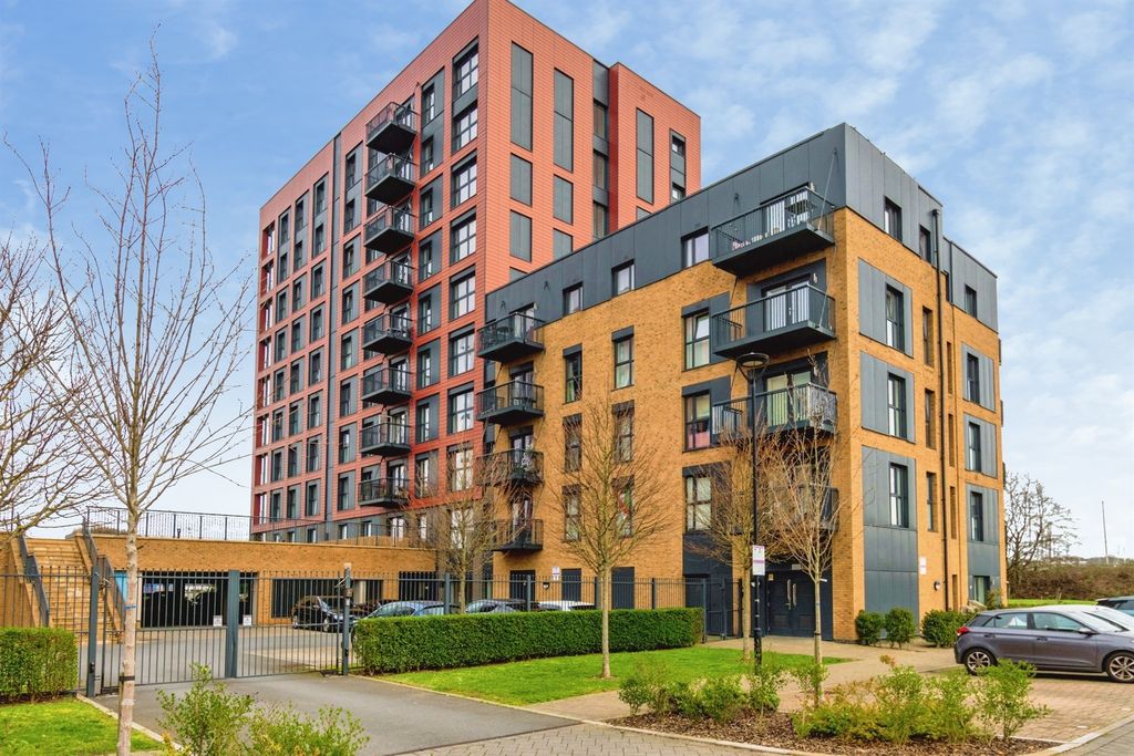 Property photo 1 of 17