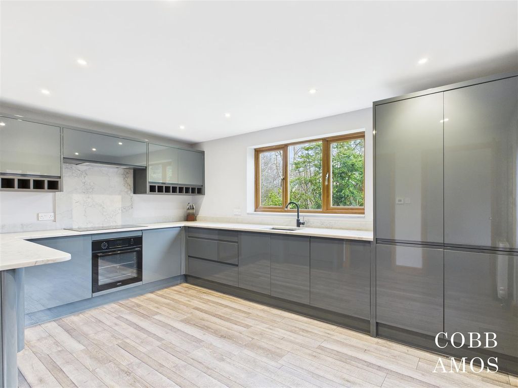 Property photo 2 of 24 Cam02803G0-Pr0252-Still020.Jpg