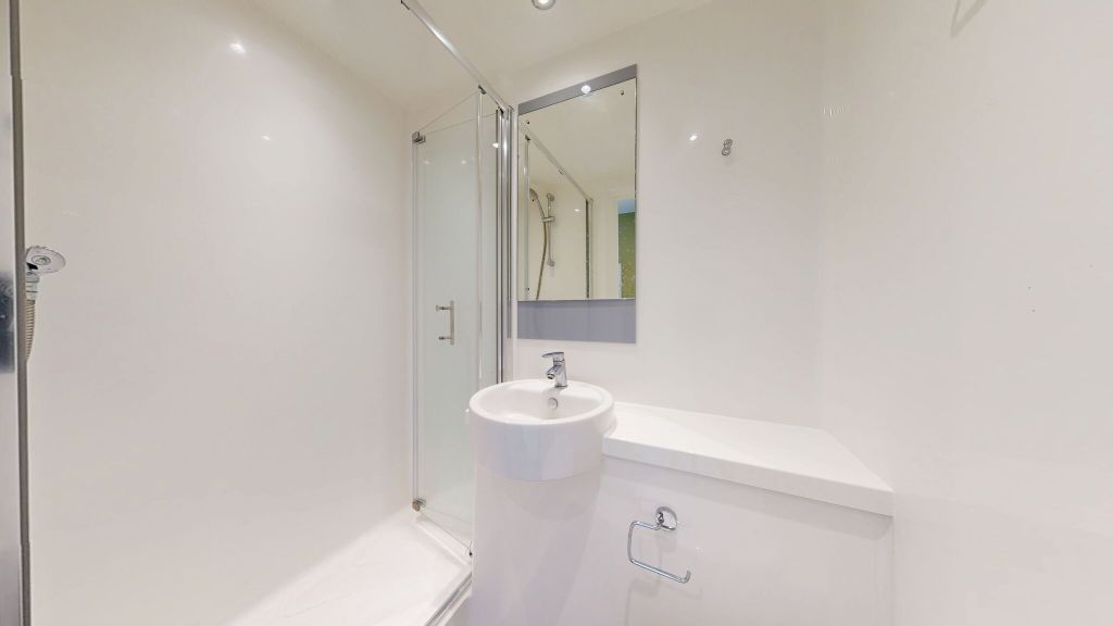 Property photo 2 of 20 Bathroom