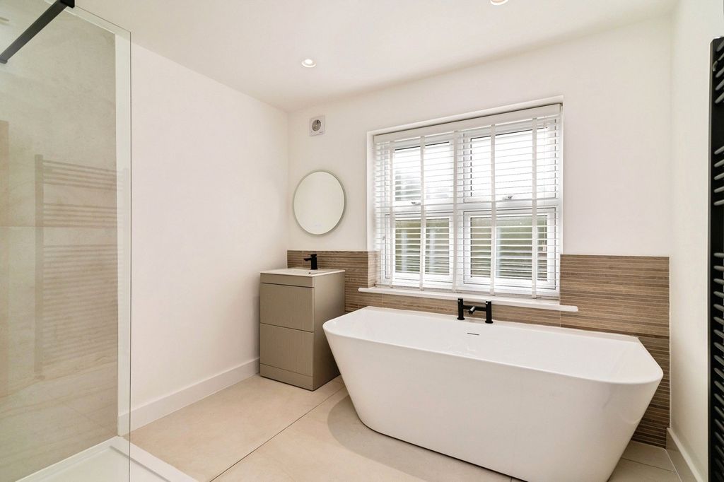Property photo 3 of 17 Picture No. 02
