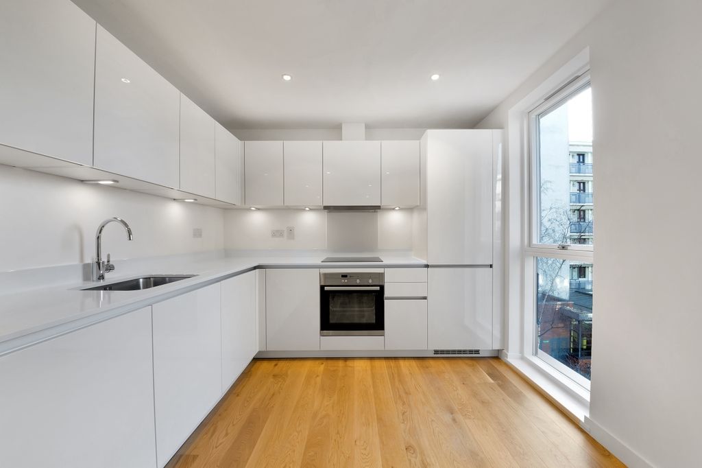 Property photo 2 of 8 Kitchen