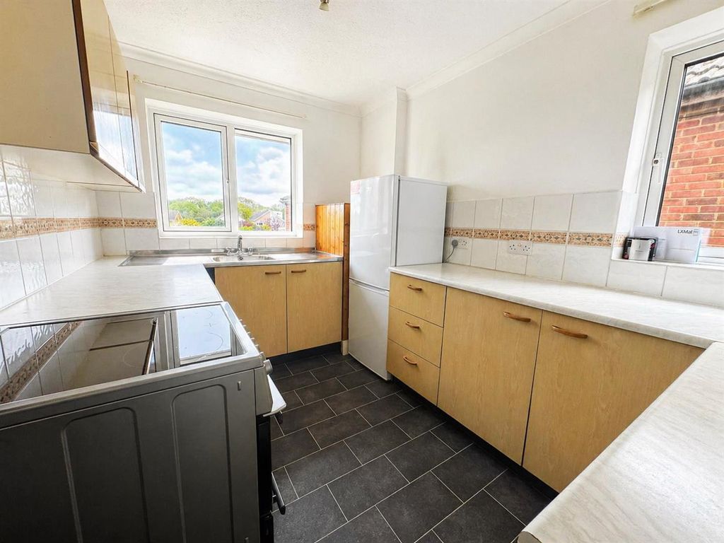 Property photo 3 of 6 Kitchen