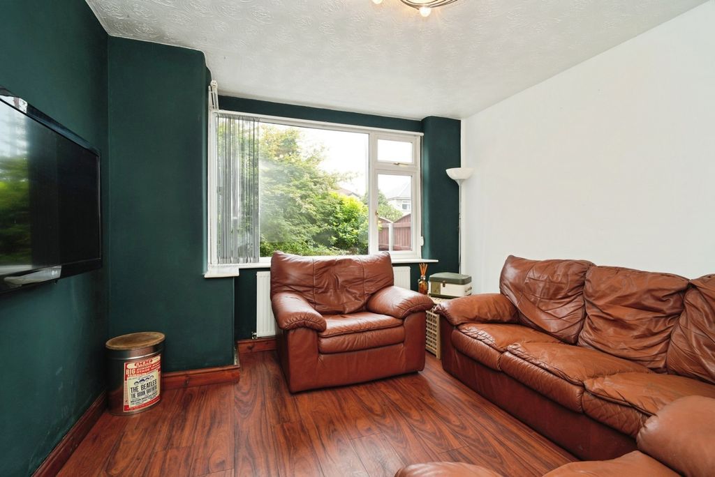 Property photo 2 of 18 Lounge
