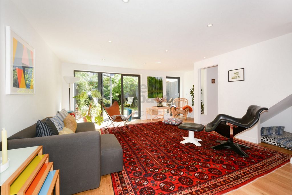 Property photo 1 of 17 Photo 12