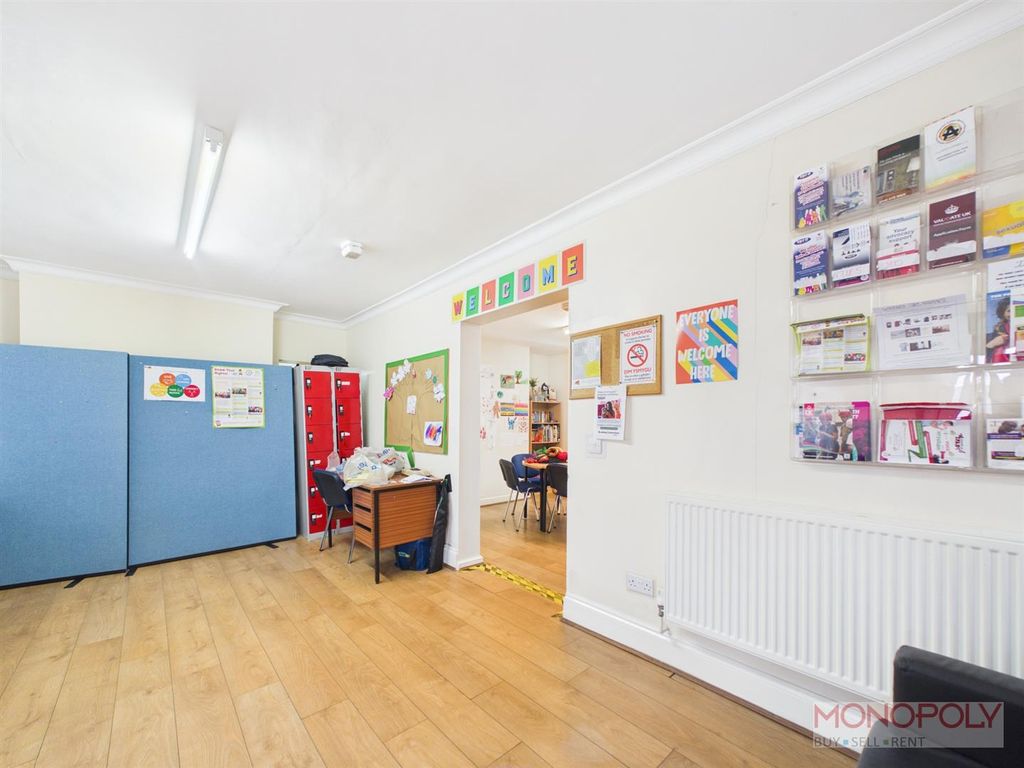 Property photo 3 of 37 Cam03815G0-Pr0465-Still022.Jpg