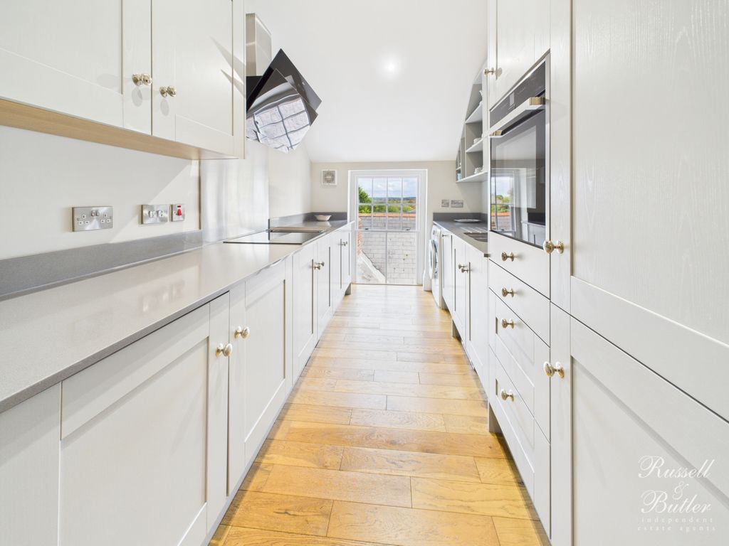 Property photo 2 of 14 Cam02127G0-Pr0349-Still018