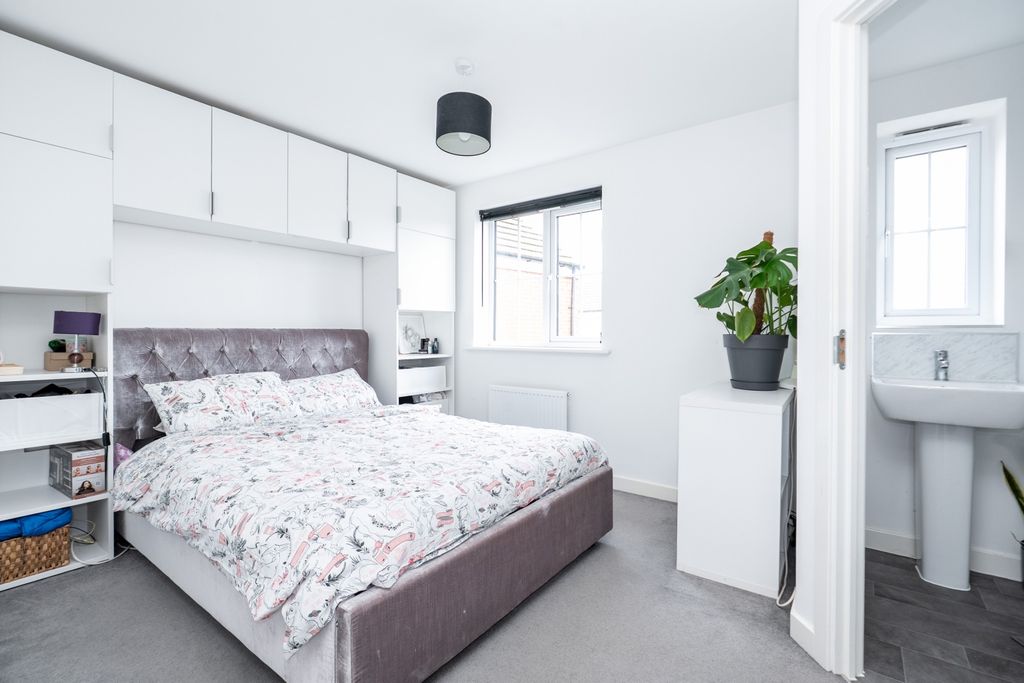 Property photo 3 of 17 Bedroom One