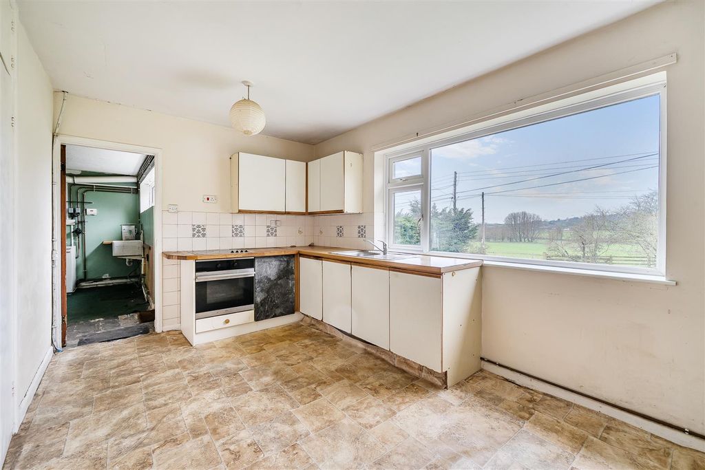 Property photo 3 of 14 Kitchen
