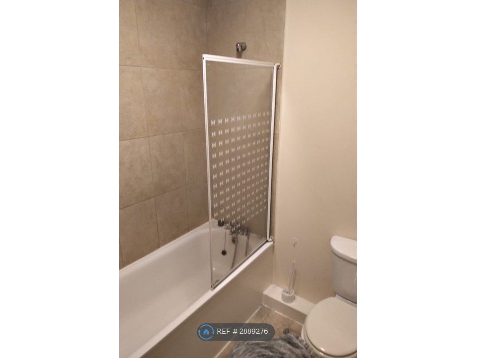 Property photo 3 of 8 Bathroom - With Bathtub!
