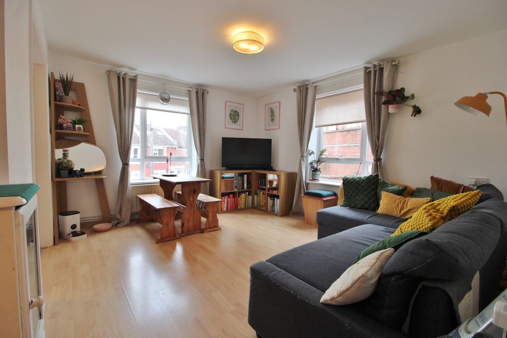 Property photo 3 of 12