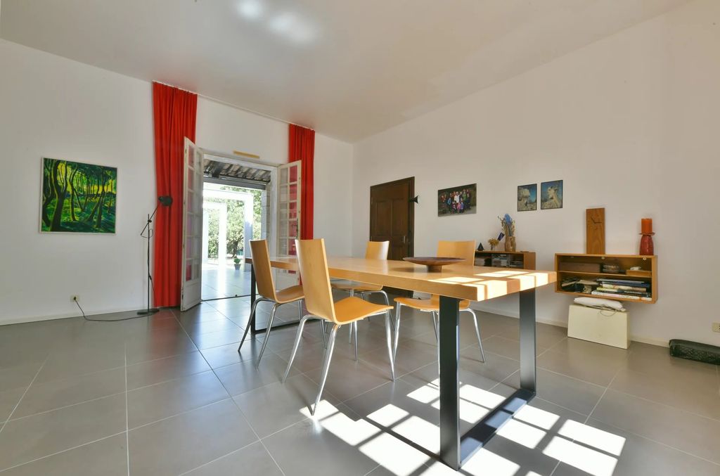 Property photo 3 of 28