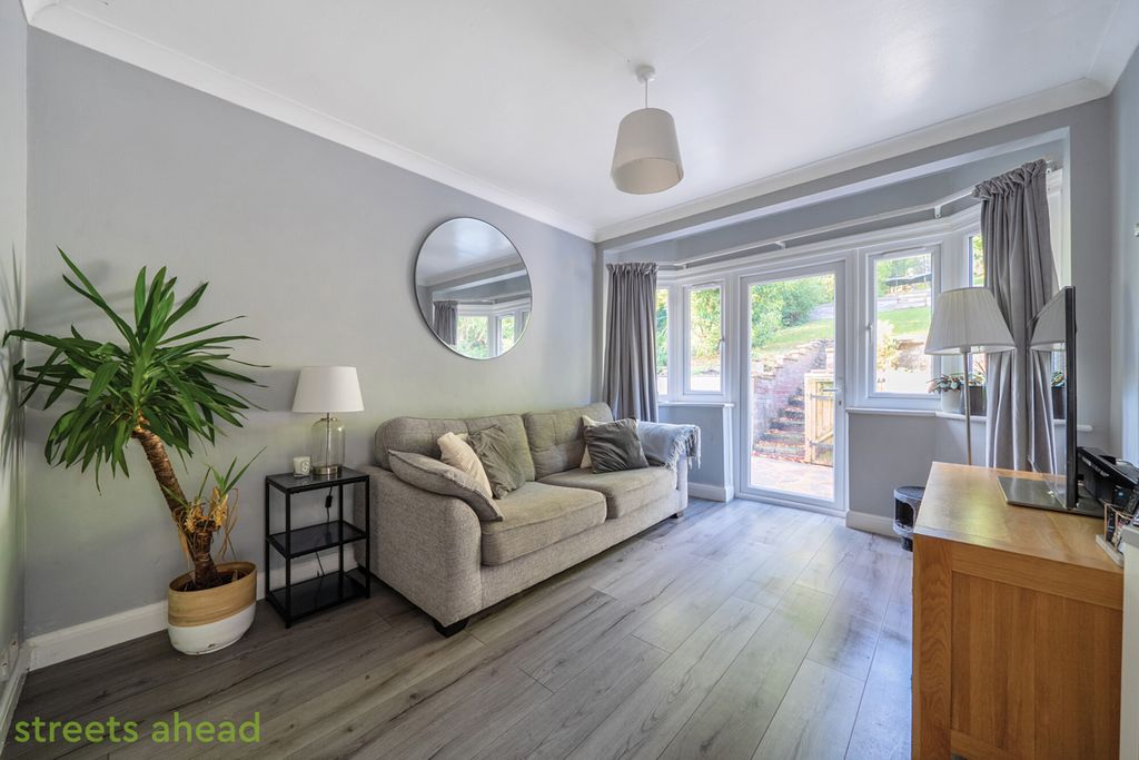 Property photo 2 of 19 2Acf28A9-Aee5-48E...