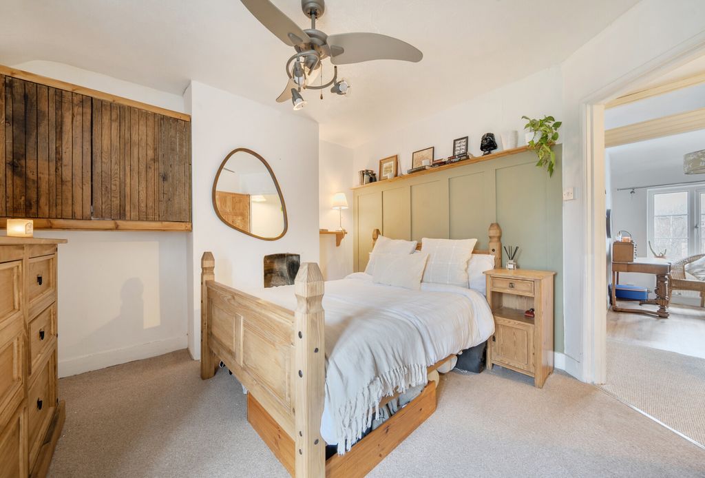 Property photo 2 of 21 1396260-8-699c5Ea...