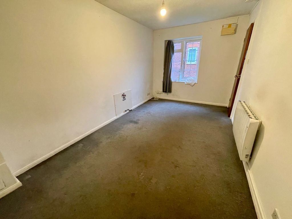 Property photo 2 of 8 4800551