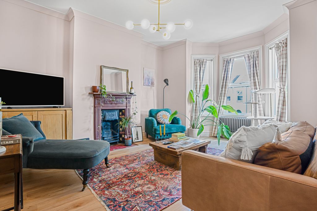Property photo 1 of 16 Windmill Road (2)