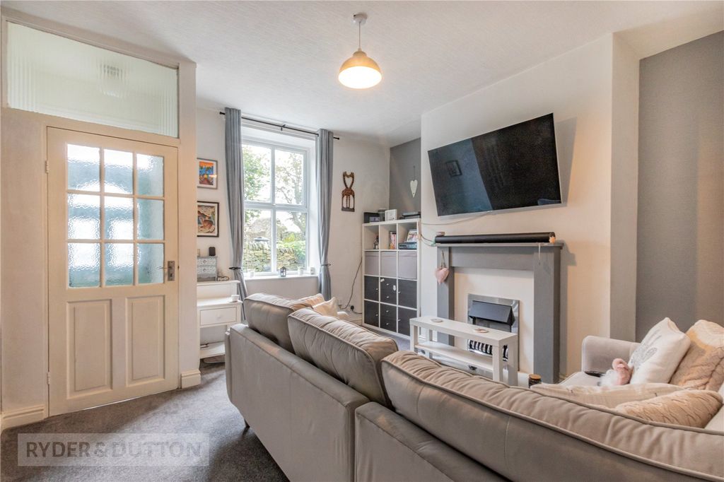 Property photo 3 of 22 Lounge