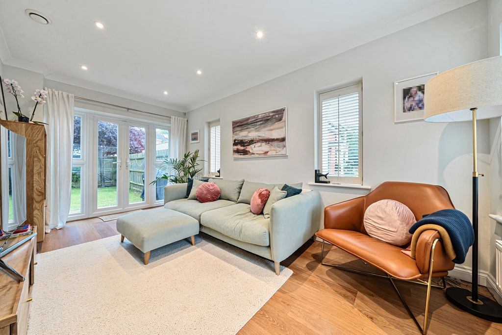 Property photo 3 of 13 Mulberry Way