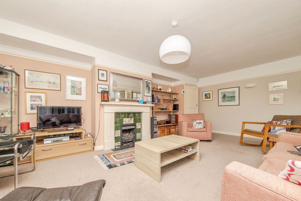 Property photo 3 of 33