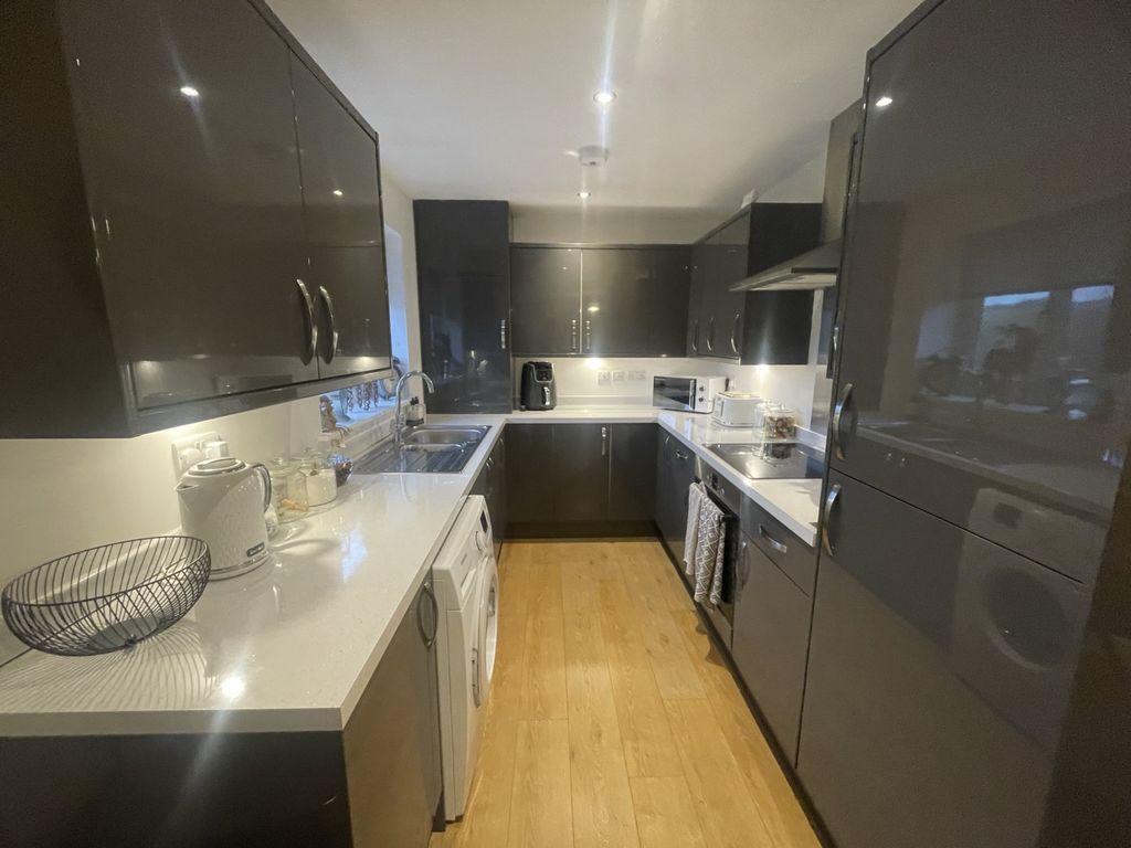 Property photo 3 of 16 Img_2975