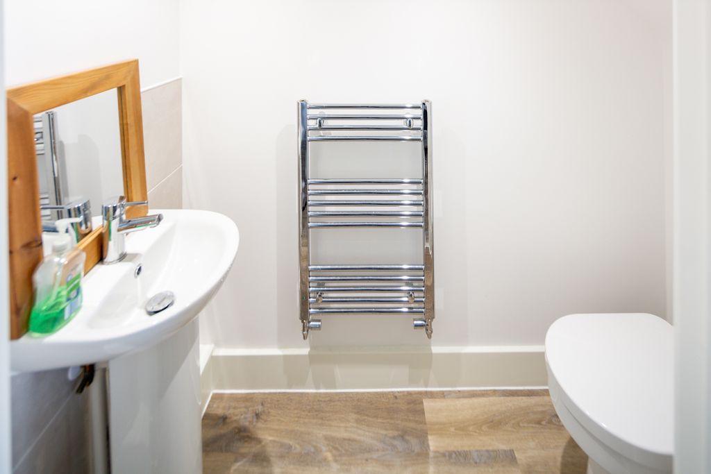 Property photo 2 of 20 Cloakroom