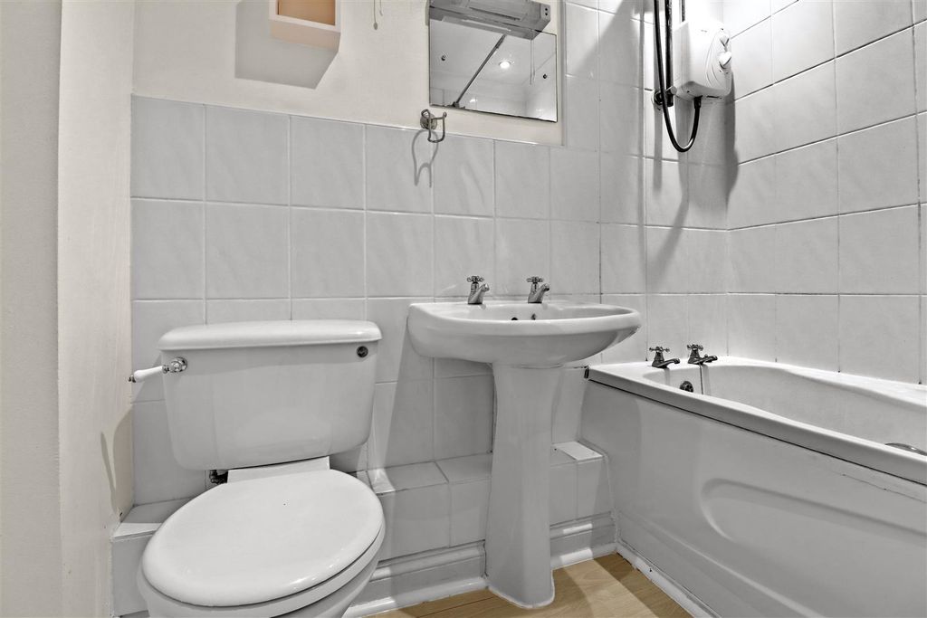 Property photo 3 of 15 Bathroom