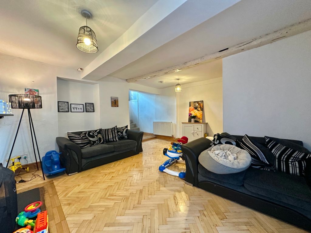 Property photo 2 of 13