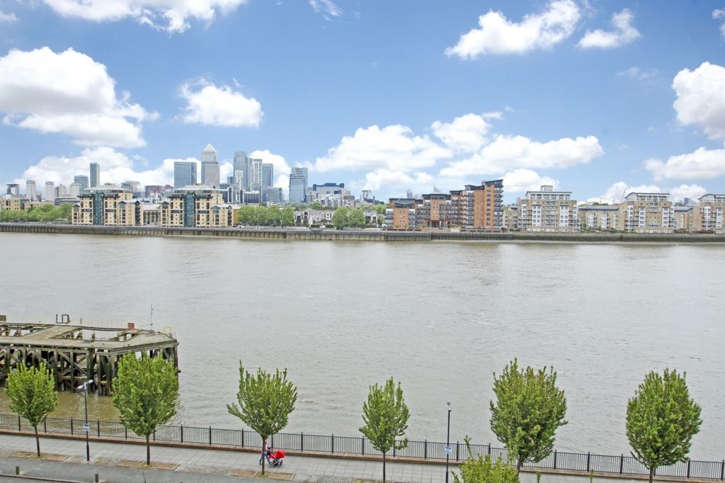 Property photo 3 of 9 Photo 2