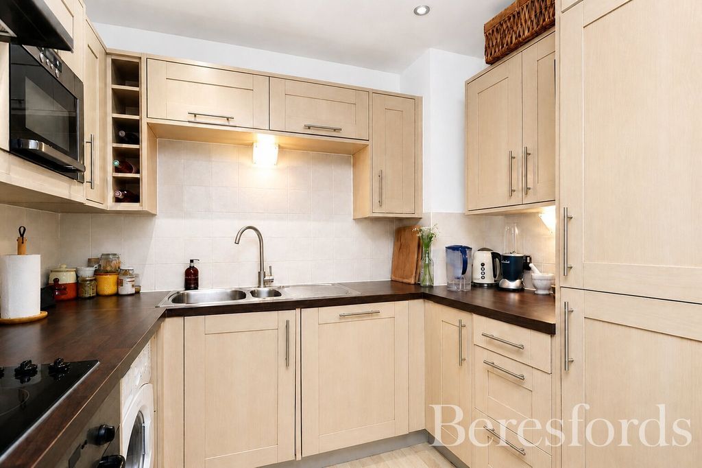 Property photo 2 of 5 Kitchen