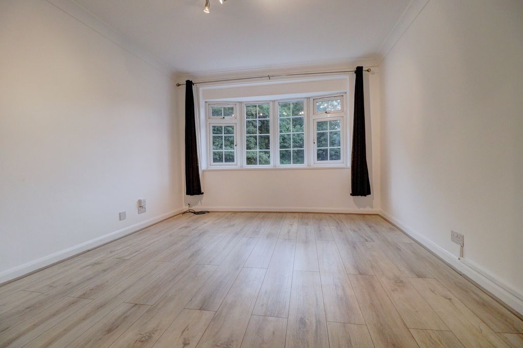 Property photo 3 of 6 Picture No. 04
