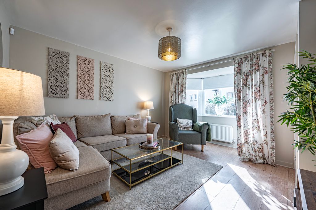 Property photo 2 of 39