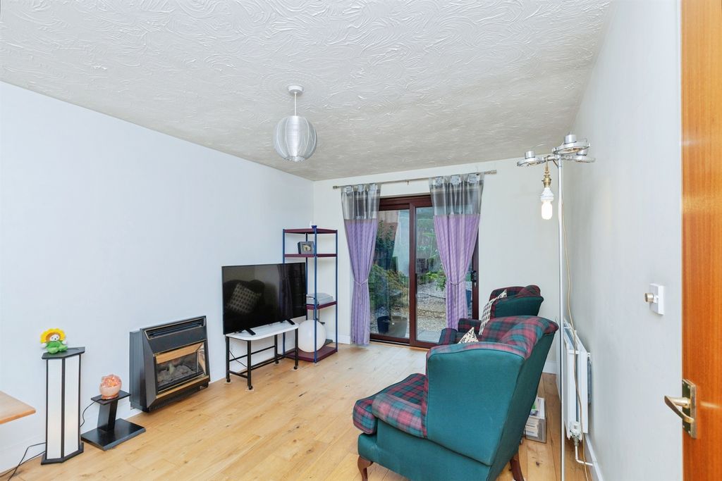 Property photo 2 of 16