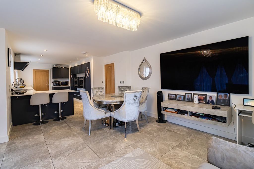 Property photo 3 of 33 4596345