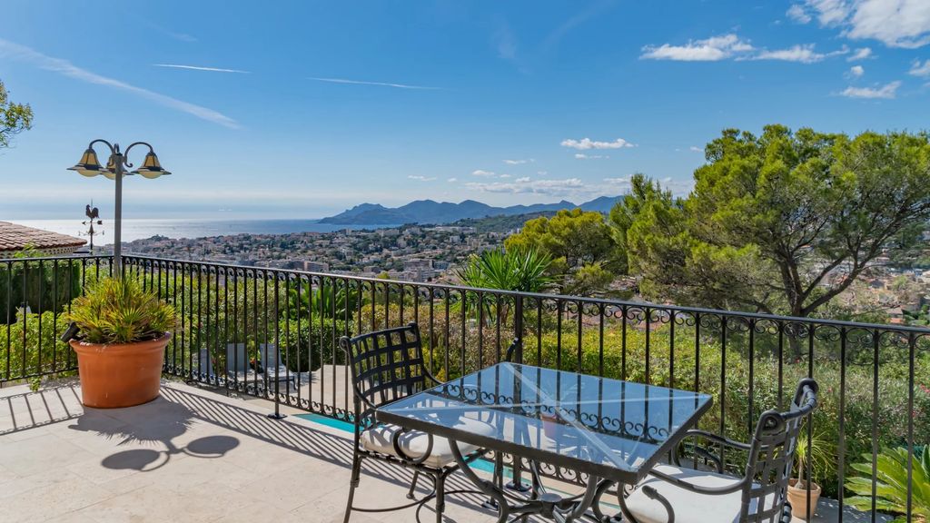 Property photo 2 of 21