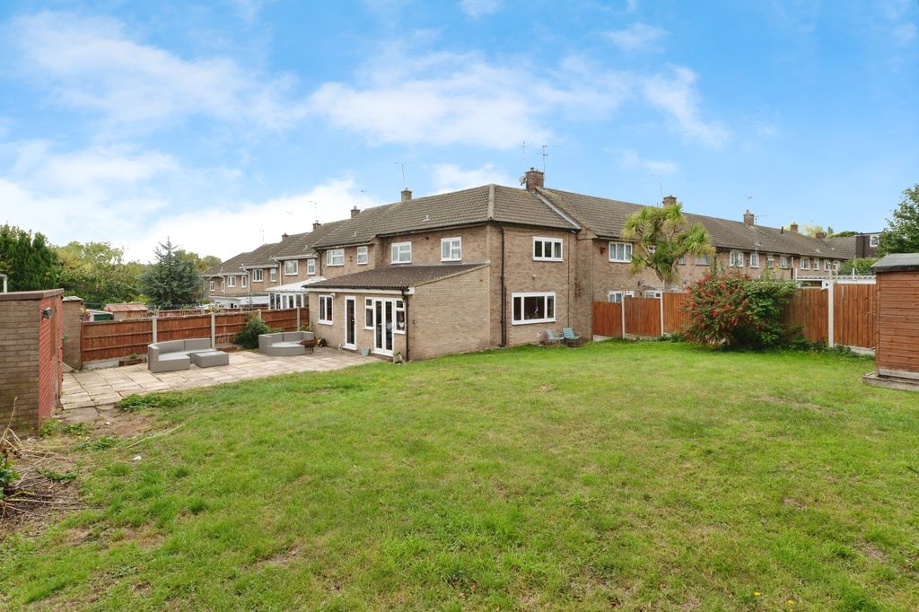Property photo 1 of 18 156Theknarestheknaresbasildonss165Ss-21