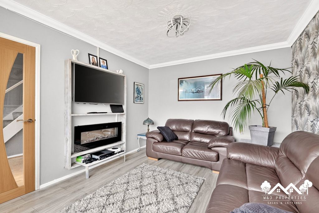 Property photo 3 of 44