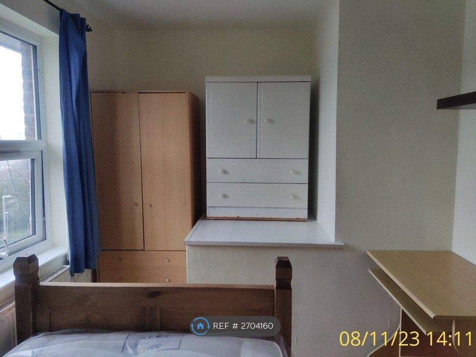 Property photo 2 of 17 Bedroom