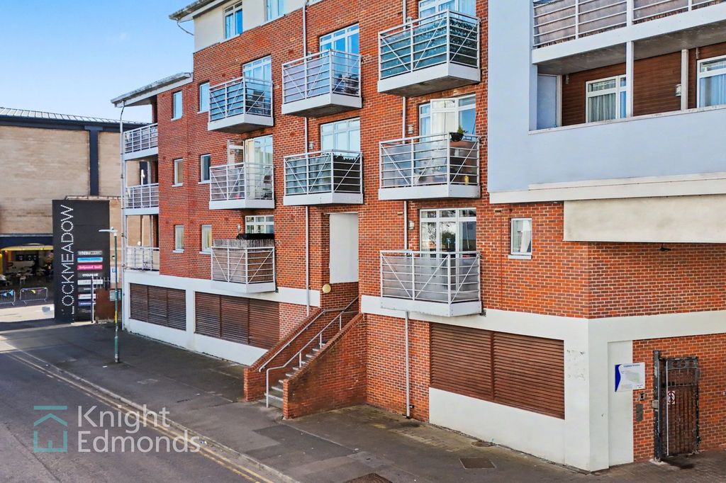 Property photo 1 of 9 Front