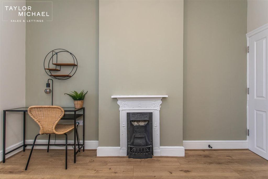 Property photo 1 of 16 Room