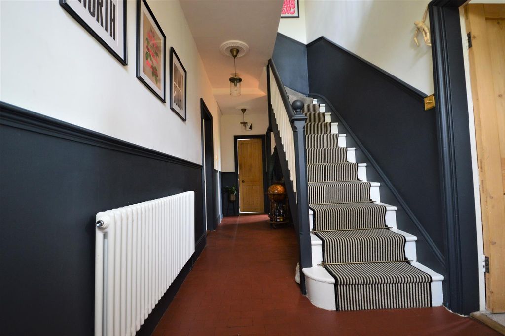 Property photo 2 of 20 Entrance Hall.Jpg