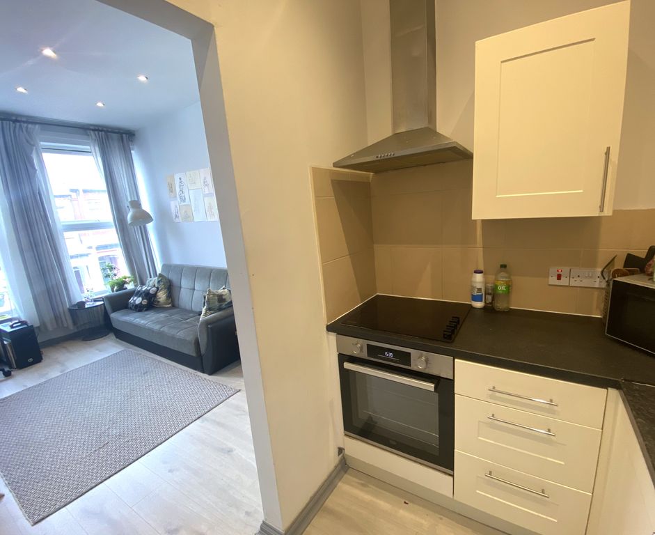 Property photo 3 of 8 Reception/Kitchen