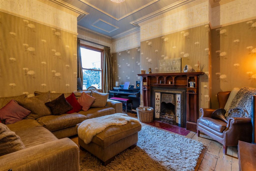 Property photo 3 of 22 196-21.Jpg