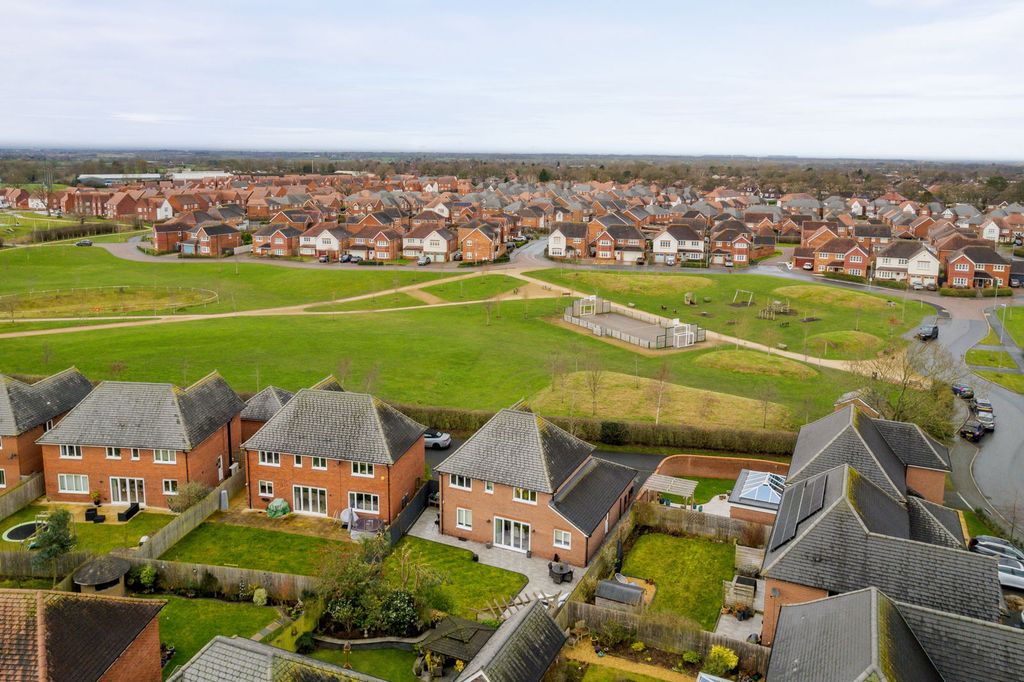 Property photo 3 of 33