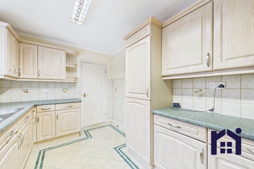 Property photo 3 of 34 Kitchen