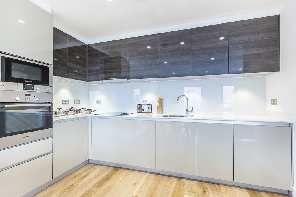 Property photo 3 of 11 Kitchen